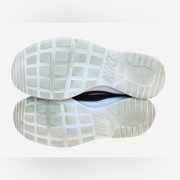 Nike Tanjun Women’s Running Shoes, Color Bordeaux/White, Size 9 - Picture 7 of 8